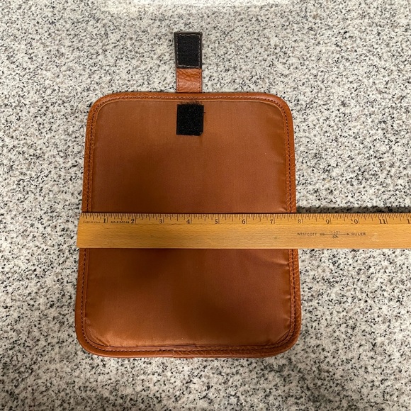 EUC Generic lightly padded iPad cover w/velcro closure tab‼️ iPad not included‼️ - Picture 9 of 14